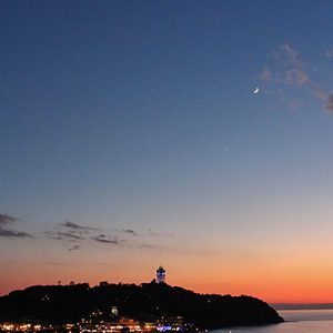 三日月と江ノ島