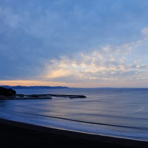 早朝の海
